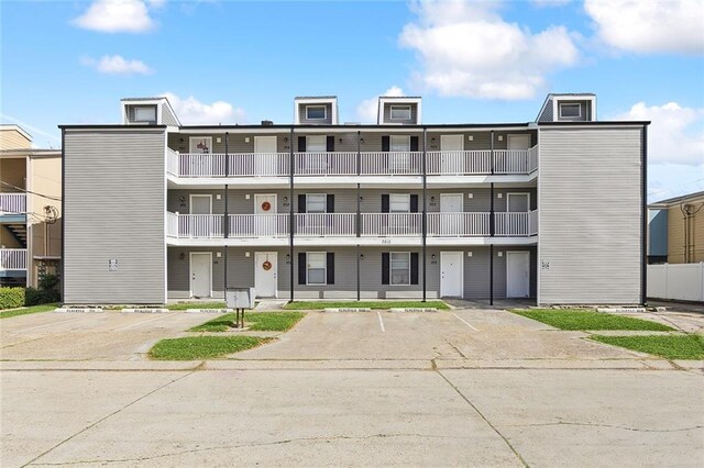 2513 Pasadena Ave Unit 303, Metairie, LA 70001 - view of apartment building / complex featuring uncovered parking