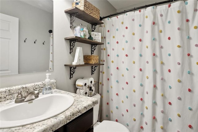 258 S Park Cir, Ponchatoula, LA 70454 - full bathroom with vanity, toilet, and a shower with curtain