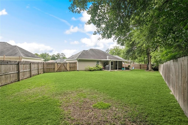 258 S Park Cir, Ponchatoula, LA 70454 - view of yard with a patio