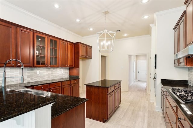 404 Southdown Loop, Covington, LA 70433 - kitchen with a sink, tasteful backsplash, recessed lighting, pendant lighting, and gas cooktop