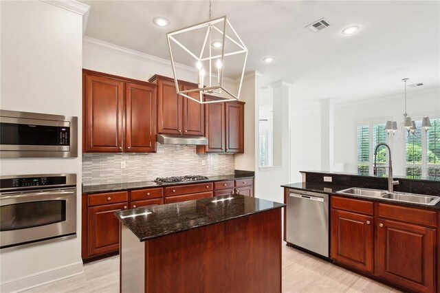 404 Southdown Loop, Covington, LA 70433 - kitchen featuring appliances with stainless steel finishes, a sink, ornamental molding, a chandelier, and tasteful backsplash
