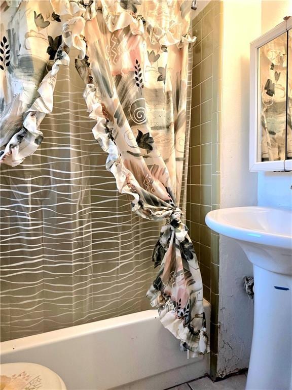 126 Boardwalk St, La Place, LA 70068 - full bathroom with shower / bath combination with curtain and toilet