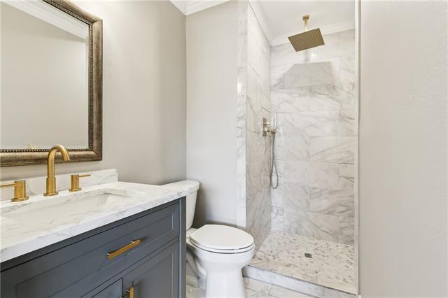 4804 Antonini Dr, Metairie, LA 70006 - full bath featuring vanity, toilet, tiled shower, and crown molding