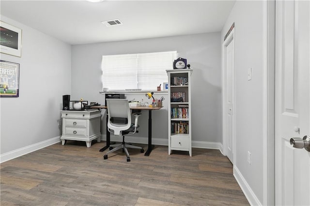 4320 Harvard Ave, Metairie, LA 70006 - office with wood finished floors and baseboards