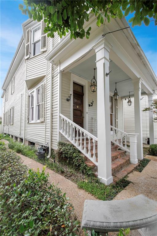 5936 Chestnut St, New Orleans, LA 70115 - view of front facade featuring a porch