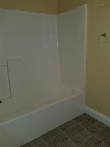 2607 Soniat St, New Orleans, LA 70115 - full bath featuring washtub / shower combination and baseboards