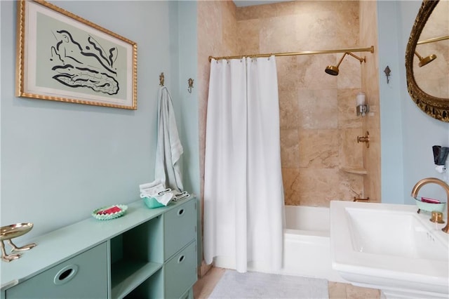 1030 Kerlerec St Unit 6, New Orleans, LA 70116 - full bath featuring a sink and shower / tub combo with curtain