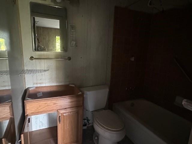 9416 Cabildo Ln, Westwego, LA 70094 - full bathroom with toilet, vanity, and bathing tub / shower combination