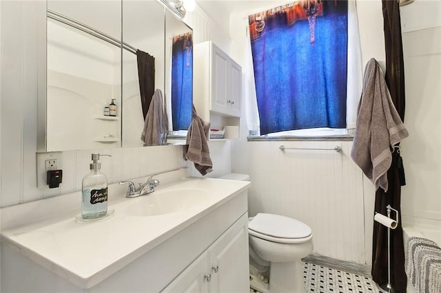 623 Bonnabel Blvd, Metairie, LA 70005 - full bath with toilet, vanity, curtained shower, and a tub