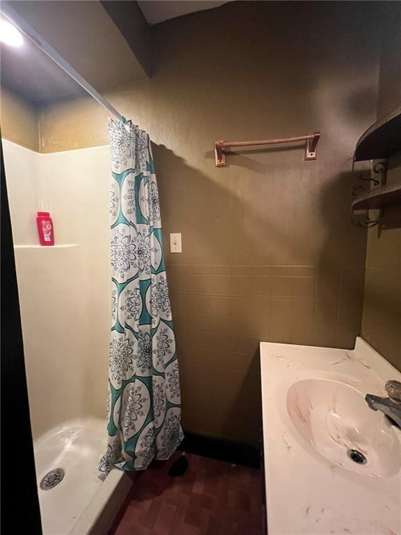 1638 Stafford St, Gretna, LA 70053 - full bathroom featuring a shower stall and vanity