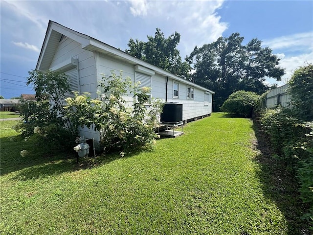 1638 Stafford St, Gretna, LA 70053 - view of yard featuring central AC