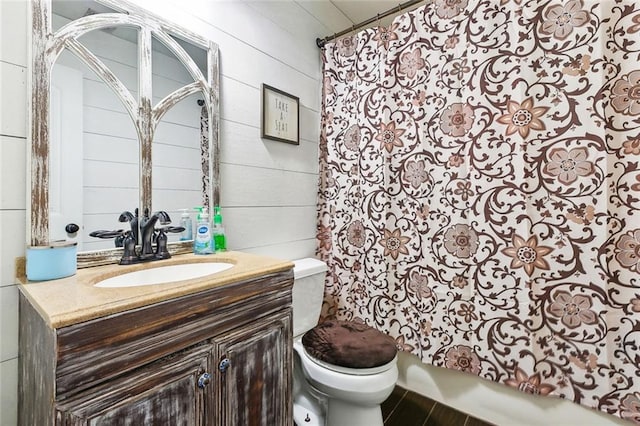 828 3rd Ave, Harvey, LA 70058 - full bath featuring toilet, vanity, and curtained shower