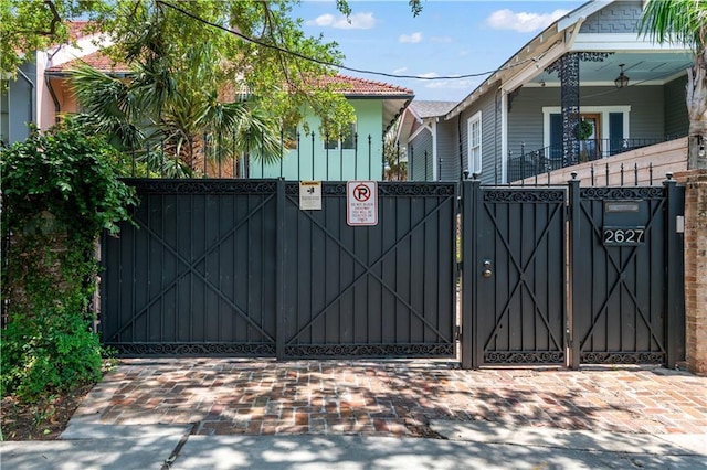 2627 S Carrollton Ave, New Orleans, LA 70118 - view of gate
