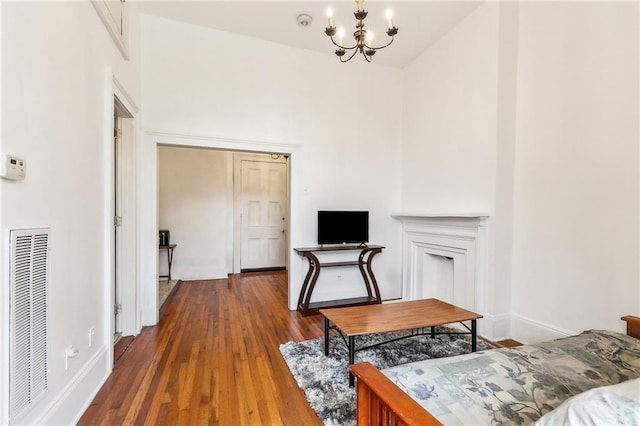 835 Saint Louis St Unit F, New Orleans, LA 70112 - living room with a chandelier, wood finished floors, and baseboards