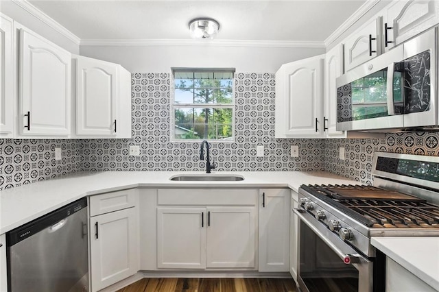 112 Oakwood Dr, Slidell, LA 70460 - kitchen featuring stainless steel appliances, a sink, ornamental molding, white cabinetry, and light countertops