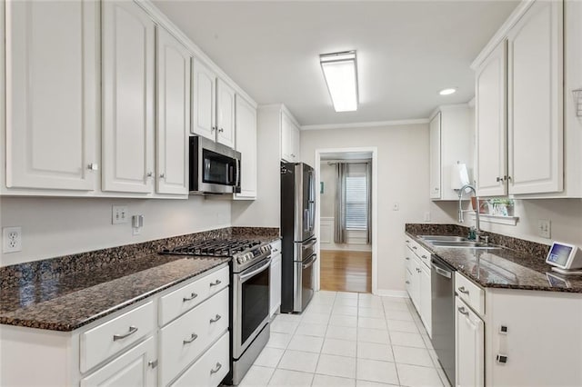 203 Willow Cir, Mandeville, LA 70471 - kitchen with appliances with stainless steel finishes, white cabinetry, a sink, baseboards, and recessed lighting