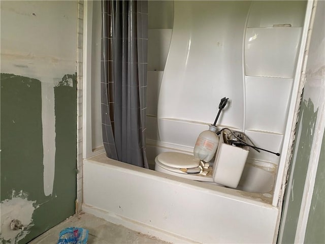 5425 Tulip Ct, Marrero, LA 70072 - full bath with shower / tub combo with curtain and toilet