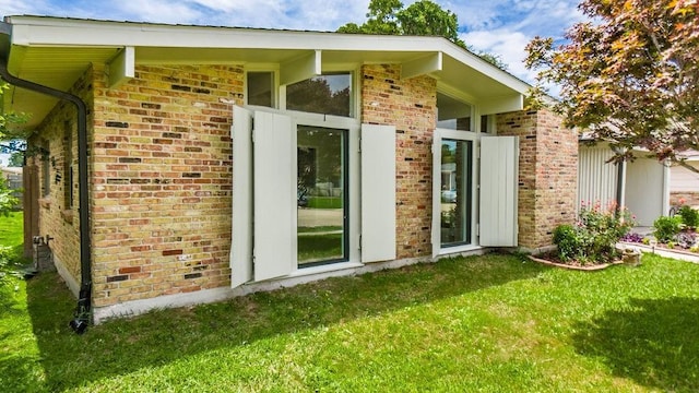 2924 Elizabeth St, Metairie, LA 70003 - entrance to property with brick siding and a lawn