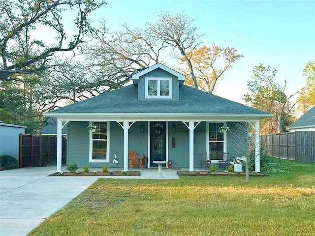 206 E Pecan St, Ponchatoula, LA 70454 - view of front of home with covered porch and roof with shingles