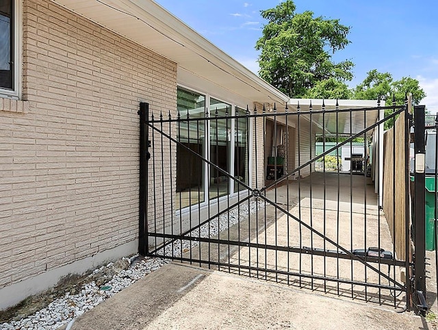 1104 Sena Dr, Metairie, LA 70005 - view of gate