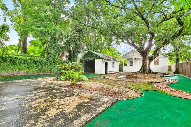 727 Bonnabel Blvd, Metairie, LA 70005 - view of yard with an area to practice putting and an outdoor structure