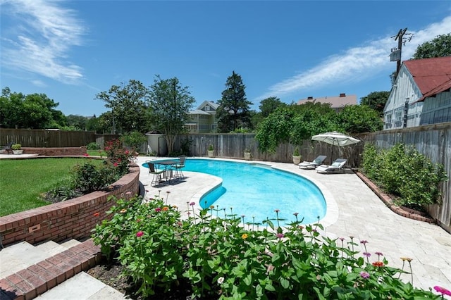 212 Linton Ave, Natchez-Ms, MS 39120 - view of swimming pool with a fenced backyard and a patio