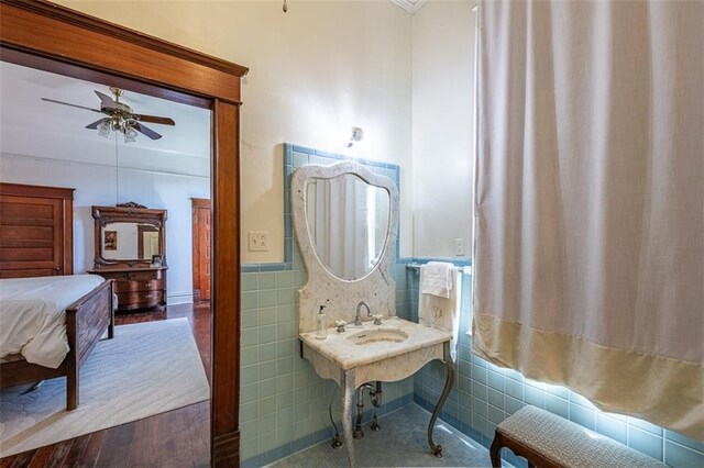 212 Linton Ave, Natchez-Ms, MS 39120 - bathroom with tile walls, a ceiling fan, a wainscoted wall, and crown molding