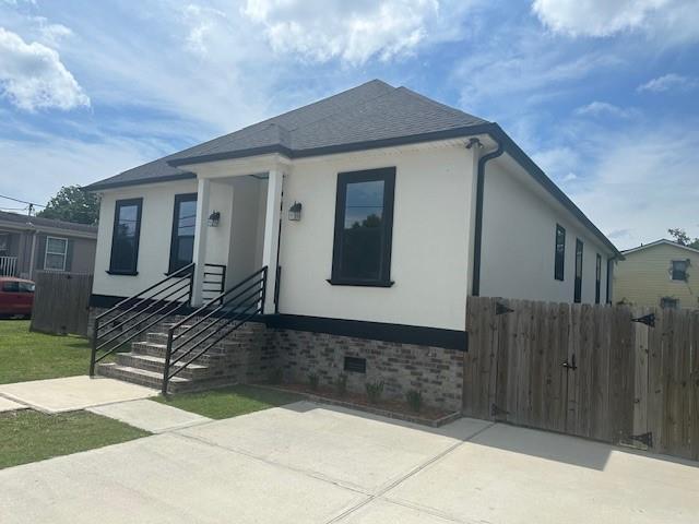 1731 Pratt Dr, New Orleans, LA 70122 - view of front of house featuring stucco siding