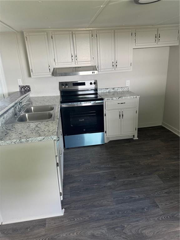 611 E Michigan St, Hammond, LA 70401 - kitchen featuring stainless steel electric range oven, a sink, light countertops, dark wood finished floors, and under cabinet range hood