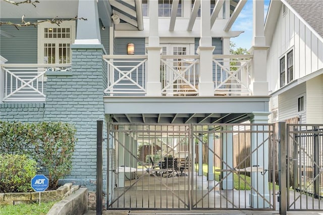 2202 Wirth Pl, New Orleans, LA 70115 - view of gate