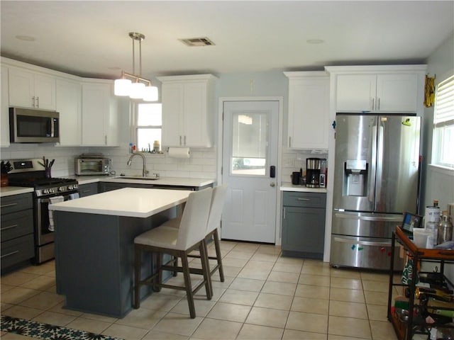 824 Oak Ave, Harahan, LA 70123 - kitchen with stainless steel appliances, a sink, healthy amount of natural light, and tasteful backsplash