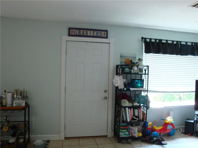 824 Oak Ave, Harahan, LA 70123 - entryway featuring light tile patterned flooring