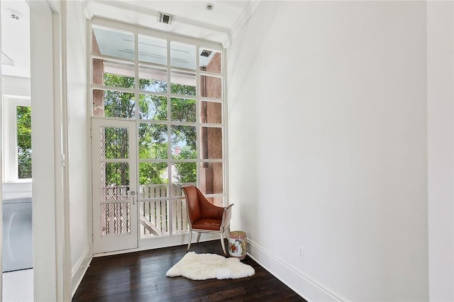 1633 Dufossat St, New Orleans, LA 70115 - sitting room featuring wood-type flooring and baseboards