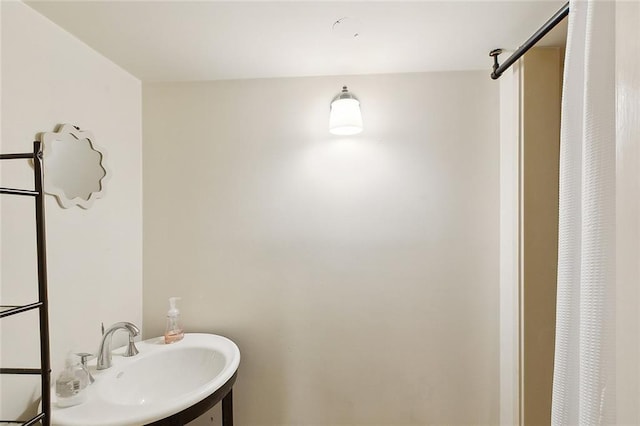 1633 Dufossat St, New Orleans, LA 70115 - full bathroom featuring a sink