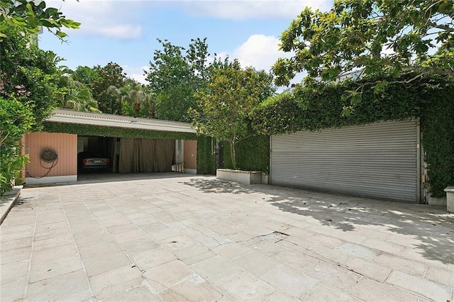 1633 Dufossat St, New Orleans, LA 70115 - view of garage