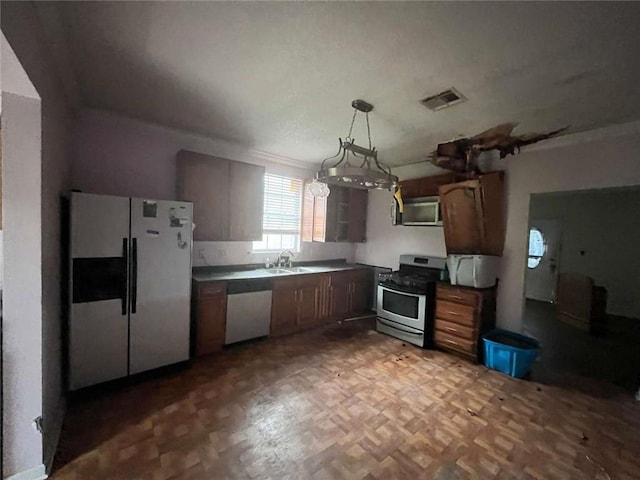 804 Shrewsbury Rd, Jefferson, LA 70121 - kitchen with appliances with stainless steel finishes, a sink, and decorative light fixtures