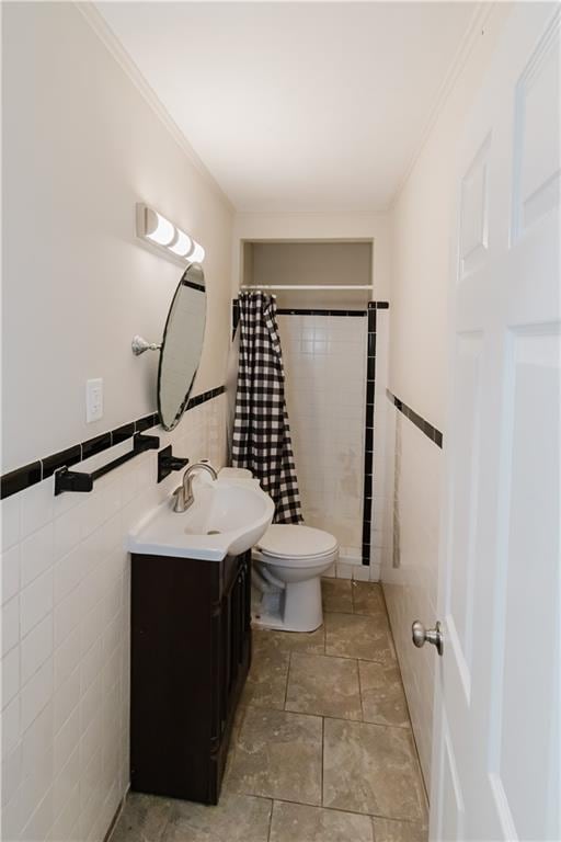 1801 River Oaks Dr, New Orleans, LA 70131 - full bath with vanity, toilet, a shower with curtain, ornamental molding, and tile walls