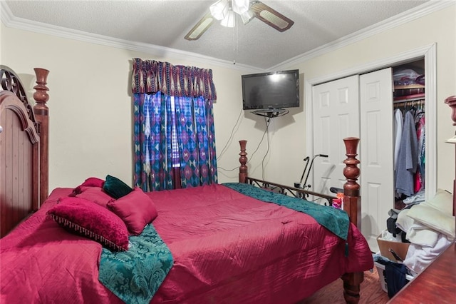 5833 N Oak Dr, Marrero, LA 70072 - bedroom with ornamental molding, a textured ceiling, a closet, ceiling fan, and wood finished floors