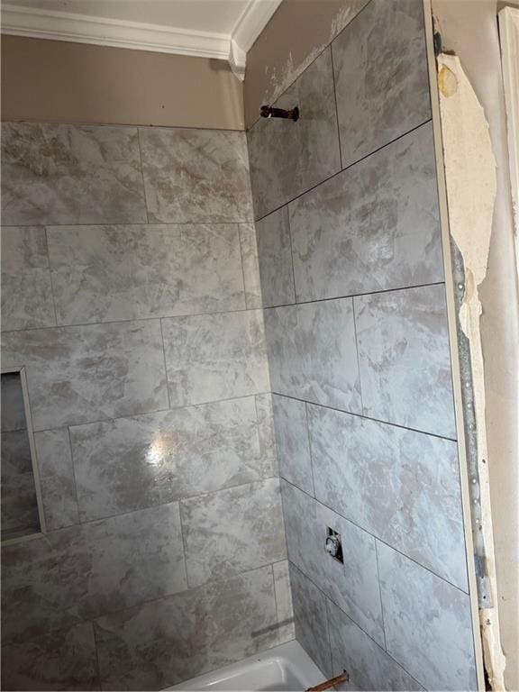 7916 Unity Dr, New Orleans, LA 70128 - bathroom view of crown molding and shower / washtub combination