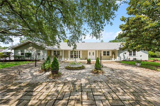 581 S Military Rd, Slidell, LA 70461 - view of front facade with a porch