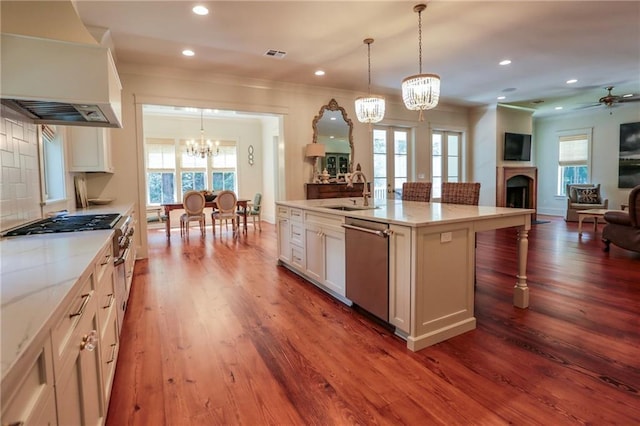 607 E 3rd Ave, Covington, LA 70433 - kitchen with a chandelier, a sink, dishwasher, custom range hood, and open floor plan