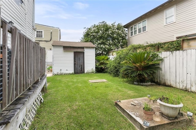 2031 General Taylor St, New Orleans, LA 70115 - view of yard with an outbuilding