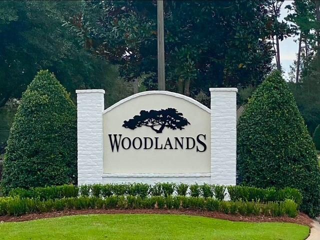 1132 Scarlet Oak Ln, Mandeville, LA 70448 - community sign featuring a yard