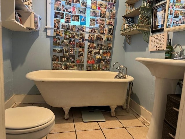 5621 Tchoupitoulas St, New Orleans, LA 70115 - full bath featuring a freestanding bath and tile patterned floors
