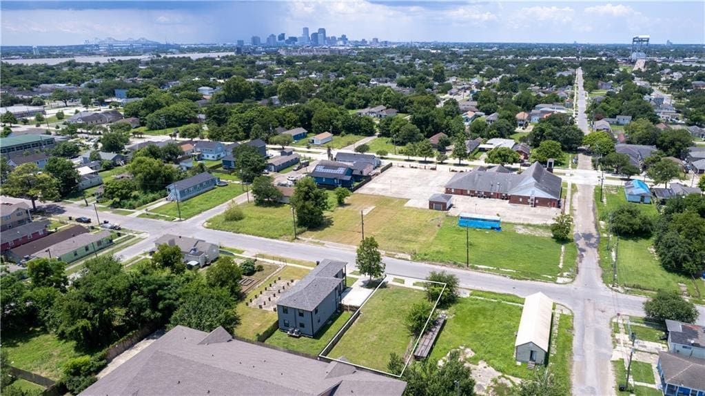 1427 Lamanche St, New Orleans, LA 70117