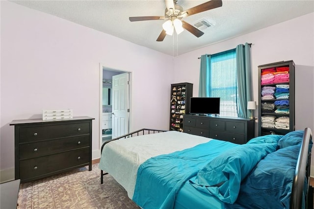 220 Moss Ln, River Ridge, LA 70123 - bedroom featuring ceiling fan, ensuite bathroom, and a textured ceiling