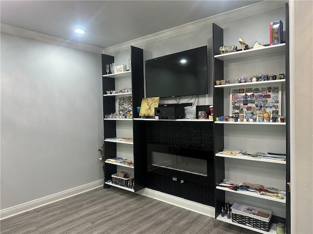 131 Belle Grove Dr, La Place, LA 70068 - living area with crown molding, wood finished floors, a glass covered fireplace, and recessed lighting