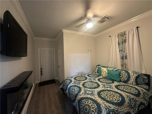 131 Belle Grove Dr, La Place, LA 70068 - bedroom with dark wood finished floors, crown molding, and ceiling fan