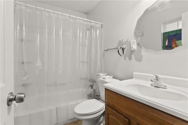 709 Fielding Ave, Gretna, LA 70056 - full bathroom with vanity, toilet, and shower / bathtub combination with curtain