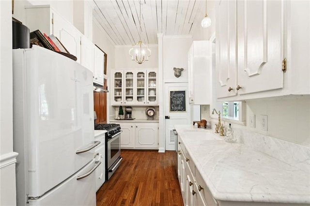 505 W 14th Ave, Covington, LA 70433 - kitchen featuring freestanding refrigerator, a sink, stainless steel gas range, white cabinetry, and dark wood-style flooring